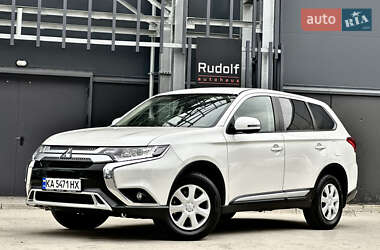 Внедорожник / Кроссовер Mitsubishi Outlander 2021 в 