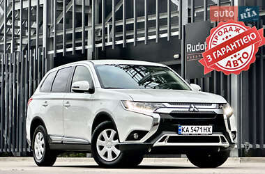 Внедорожник / Кроссовер Mitsubishi Outlander 2021 в Киеве