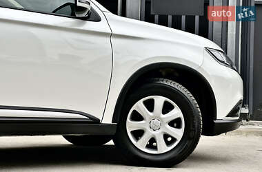 Внедорожник / Кроссовер Mitsubishi Outlander 2021 в 