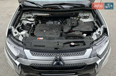 Внедорожник / Кроссовер Mitsubishi Outlander 2021 в 