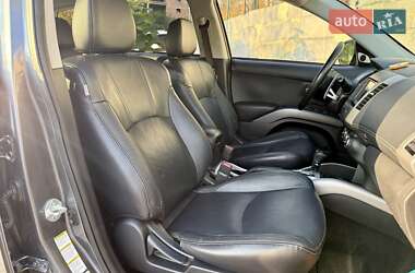Внедорожник / Кроссовер Mitsubishi Outlander 2010 в 