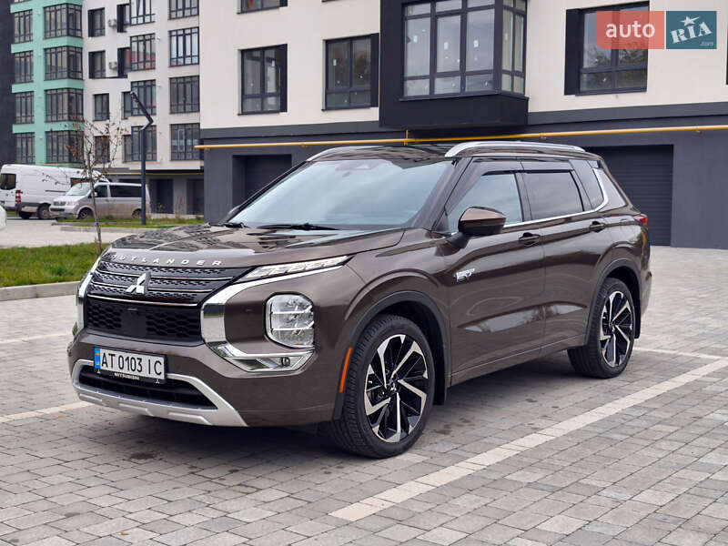 Внедорожник / Кроссовер Mitsubishi Outlander 2022 в Ивано-Франковске