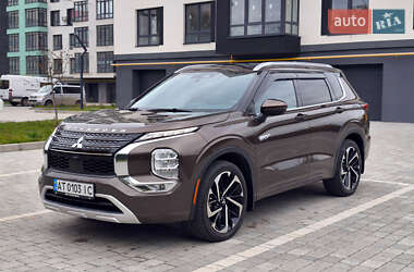 Внедорожник / Кроссовер Mitsubishi Outlander 2022 в 