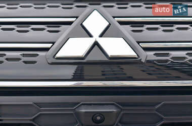 Внедорожник / Кроссовер Mitsubishi Outlander 2022 в 