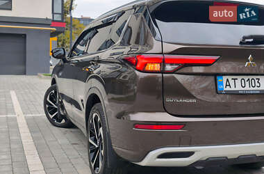 Внедорожник / Кроссовер Mitsubishi Outlander 2022 в 