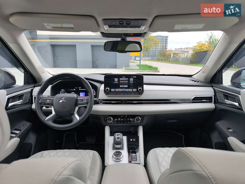 Внедорожник / Кроссовер Mitsubishi Outlander 2022 в Ивано-Франковске