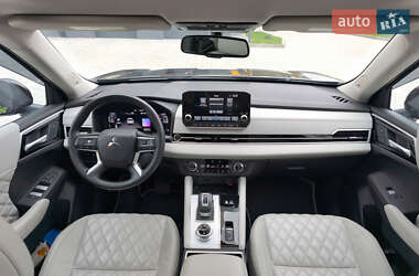 Внедорожник / Кроссовер Mitsubishi Outlander 2022 в 