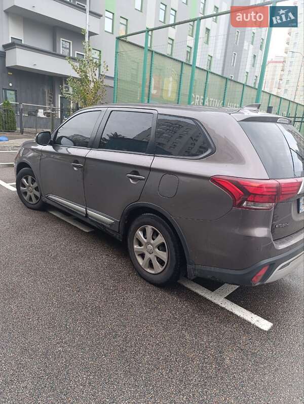Внедорожник / Кроссовер Mitsubishi Outlander 2018 в Киеве фото 8 Внедорожник / Кроссовер Mitsubishi Outlander 2018 в Киеве