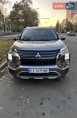 Внедорожник / Кроссовер Mitsubishi Outlander 2022 в 
