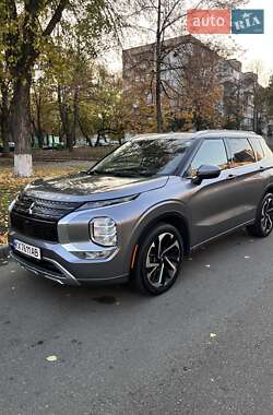Внедорожник / Кроссовер Mitsubishi Outlander 2022 в 
