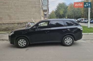Внедорожник / Кроссовер Mitsubishi Outlander 2014 в 
