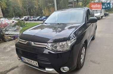 Внедорожник / Кроссовер Mitsubishi Outlander 2014 в 