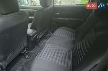 Внедорожник / Кроссовер Mitsubishi Outlander 2014 в 