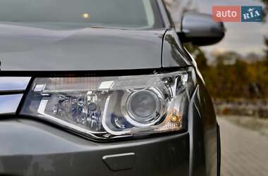 Внедорожник / Кроссовер Mitsubishi Outlander 2016 в 
