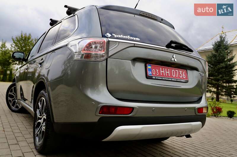 Внедорожник / Кроссовер Mitsubishi Outlander 2016 в Дрогобыче