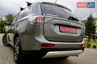 Внедорожник / Кроссовер Mitsubishi Outlander 2016 в 