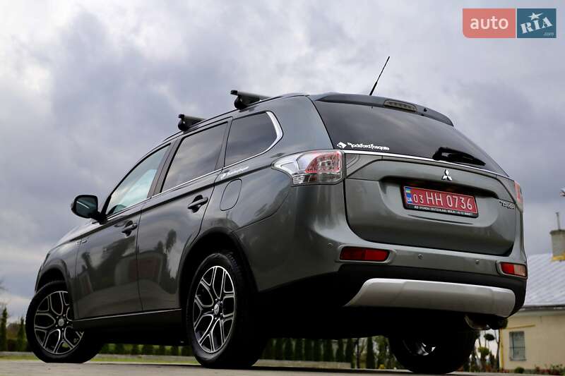 Внедорожник / Кроссовер Mitsubishi Outlander 2016 в Дрогобыче