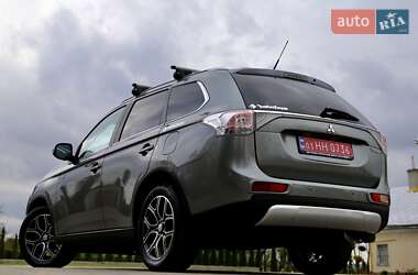 Внедорожник / Кроссовер Mitsubishi Outlander 2016 в 