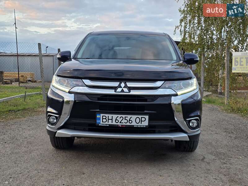 Внедорожник / Кроссовер Mitsubishi Outlander 2016 в Одессе