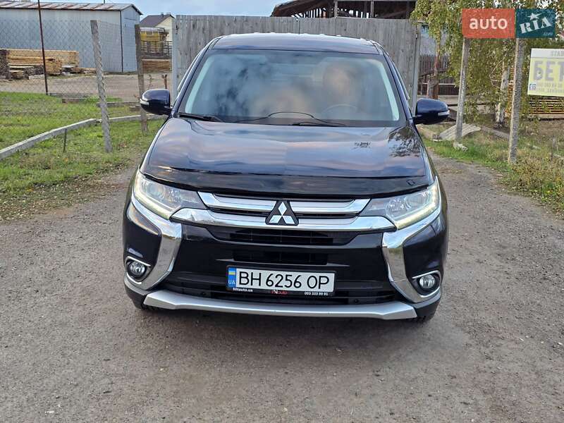 Внедорожник / Кроссовер Mitsubishi Outlander 2016 в Одессе