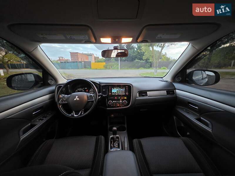 Внедорожник / Кроссовер Mitsubishi Outlander 2016 в Одессе