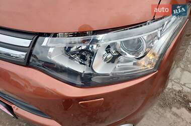 Позашляховик / Кросовер Mitsubishi Outlander 2013 в  фото 13 Позашляховик / Кросовер Mitsubishi Outlander 2013 в