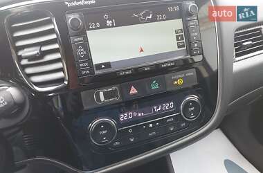 Позашляховик / Кросовер Mitsubishi Outlander 2013 в  фото 33 Позашляховик / Кросовер Mitsubishi Outlander 2013 в