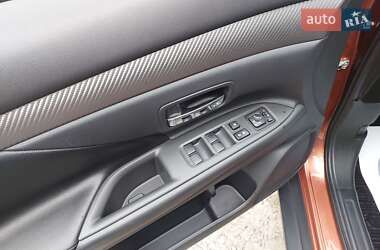 Позашляховик / Кросовер Mitsubishi Outlander 2013 в  фото 43 Позашляховик / Кросовер Mitsubishi Outlander 2013 в