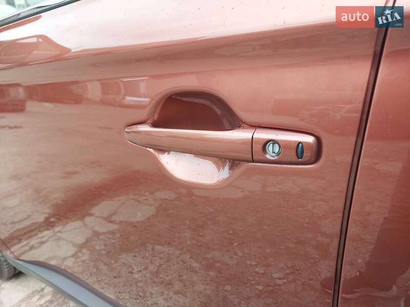 Позашляховик / Кросовер Mitsubishi Outlander 2013 в Рівному фото 47 Позашляховик / Кросовер Mitsubishi Outlander 2013 в Рівному