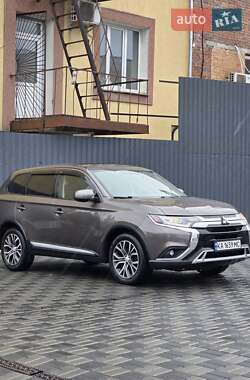 Позашляховик / Кросовер Mitsubishi Outlander 2015 в Хмельницькому