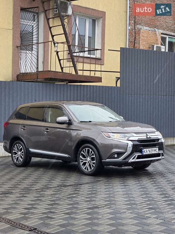 Mitsubishi Outlander 2015
