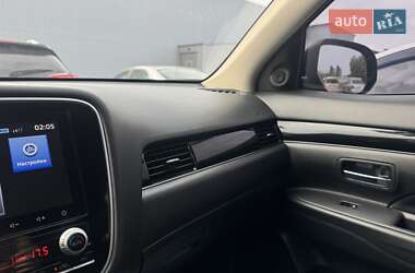 Позашляховик / Кросовер Mitsubishi Outlander 2021 в  фото 12 Позашляховик / Кросовер Mitsubishi Outlander 2021 в