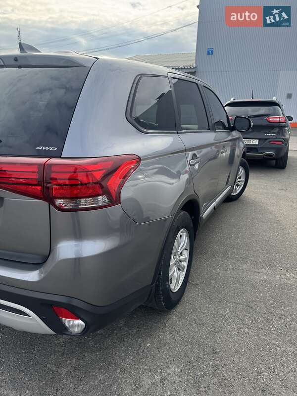 Внедорожник / Кроссовер Mitsubishi Outlander 2021 в Вишневом фото 11 Внедорожник / Кроссовер Mitsubishi Outlander 2021 в Вишневом