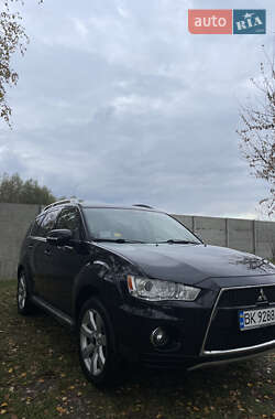 Внедорожник / Кроссовер Mitsubishi Outlander 2010 в 