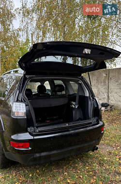 Внедорожник / Кроссовер Mitsubishi Outlander 2010 в 
