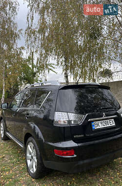 Внедорожник / Кроссовер Mitsubishi Outlander 2010 в 