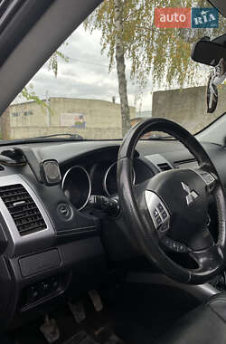 Внедорожник / Кроссовер Mitsubishi Outlander 2010 в 