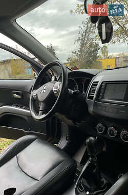 Внедорожник / Кроссовер Mitsubishi Outlander 2010 в 