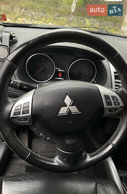 Внедорожник / Кроссовер Mitsubishi Outlander 2010 в 