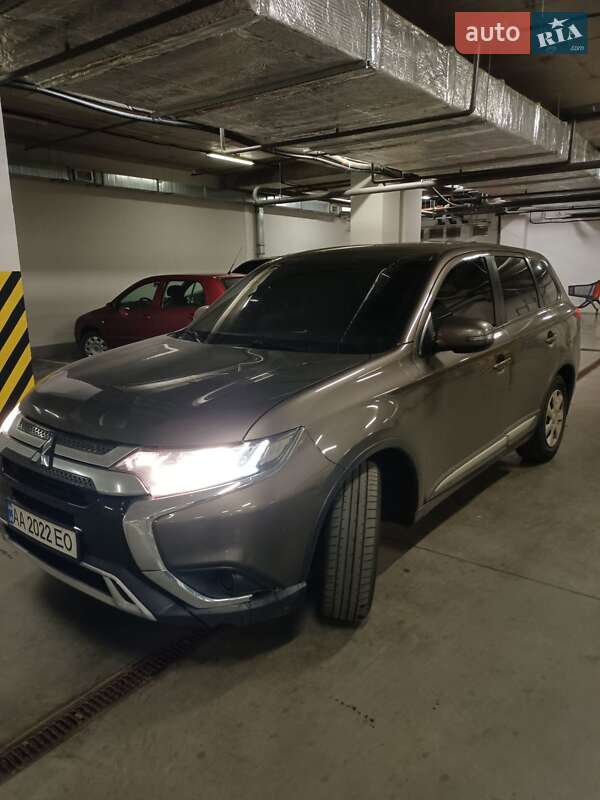 Внедорожник / Кроссовер Mitsubishi Outlander 2018 в Киеве фото 5 Внедорожник / Кроссовер Mitsubishi Outlander 2018 в Киеве