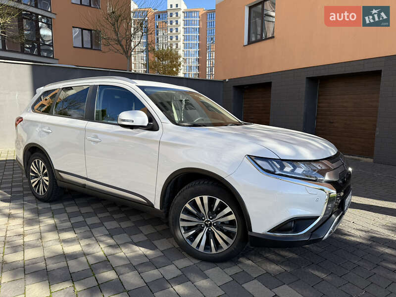 Внедорожник / Кроссовер Mitsubishi Outlander 2021 в Ивано-Франковске