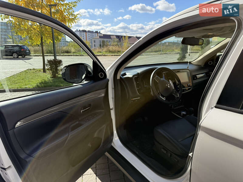 Внедорожник / Кроссовер Mitsubishi Outlander 2021 в Ивано-Франковске