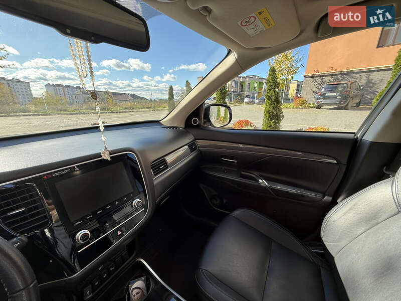 Внедорожник / Кроссовер Mitsubishi Outlander 2021 в Ивано-Франковске