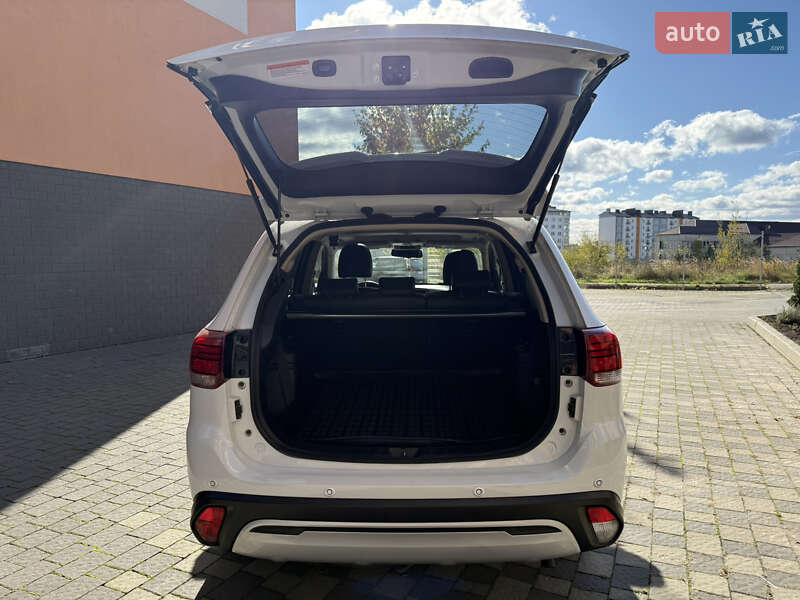 Внедорожник / Кроссовер Mitsubishi Outlander 2021 в Ивано-Франковске