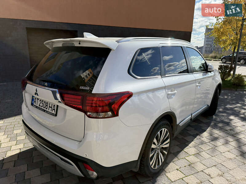 Внедорожник / Кроссовер Mitsubishi Outlander 2021 в Ивано-Франковске