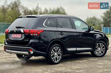 Позашляховик / Кросовер Mitsubishi Outlander 2016 в  фото 16 Позашляховик / Кросовер Mitsubishi Outlander 2016 в