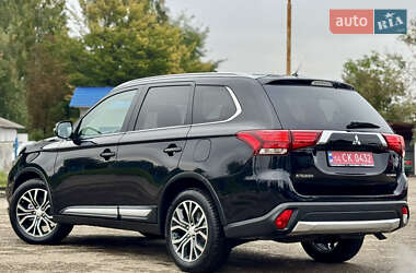 Позашляховик / Кросовер Mitsubishi Outlander 2016 в  фото 24 Позашляховик / Кросовер Mitsubishi Outlander 2016 в