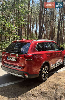 Внедорожник / Кроссовер Mitsubishi Outlander 2017 в 