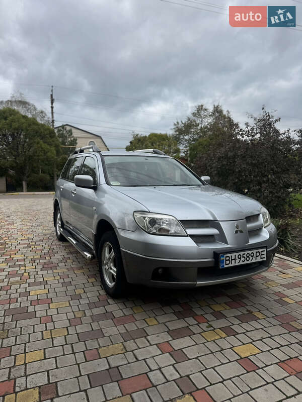 Внедорожник / Кроссовер Mitsubishi Outlander 2003 в Одессе фото 3 Внедорожник / Кроссовер Mitsubishi Outlander 2003 в Одессе