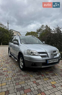 Внедорожник / Кроссовер Mitsubishi Outlander 2003 в  фото 3 Внедорожник / Кроссовер Mitsubishi Outlander 2003 в